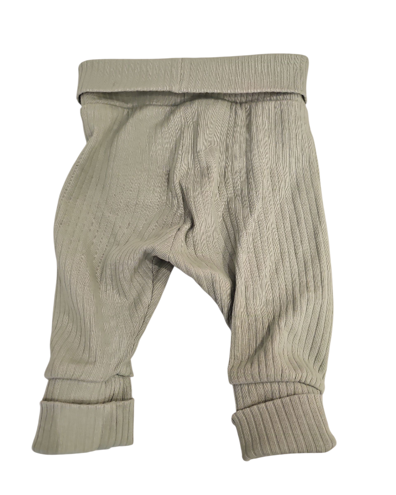 Set med body, byxor och mössa