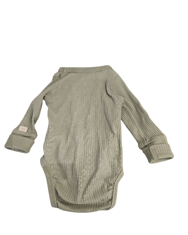 Set med body, byxor och mössa