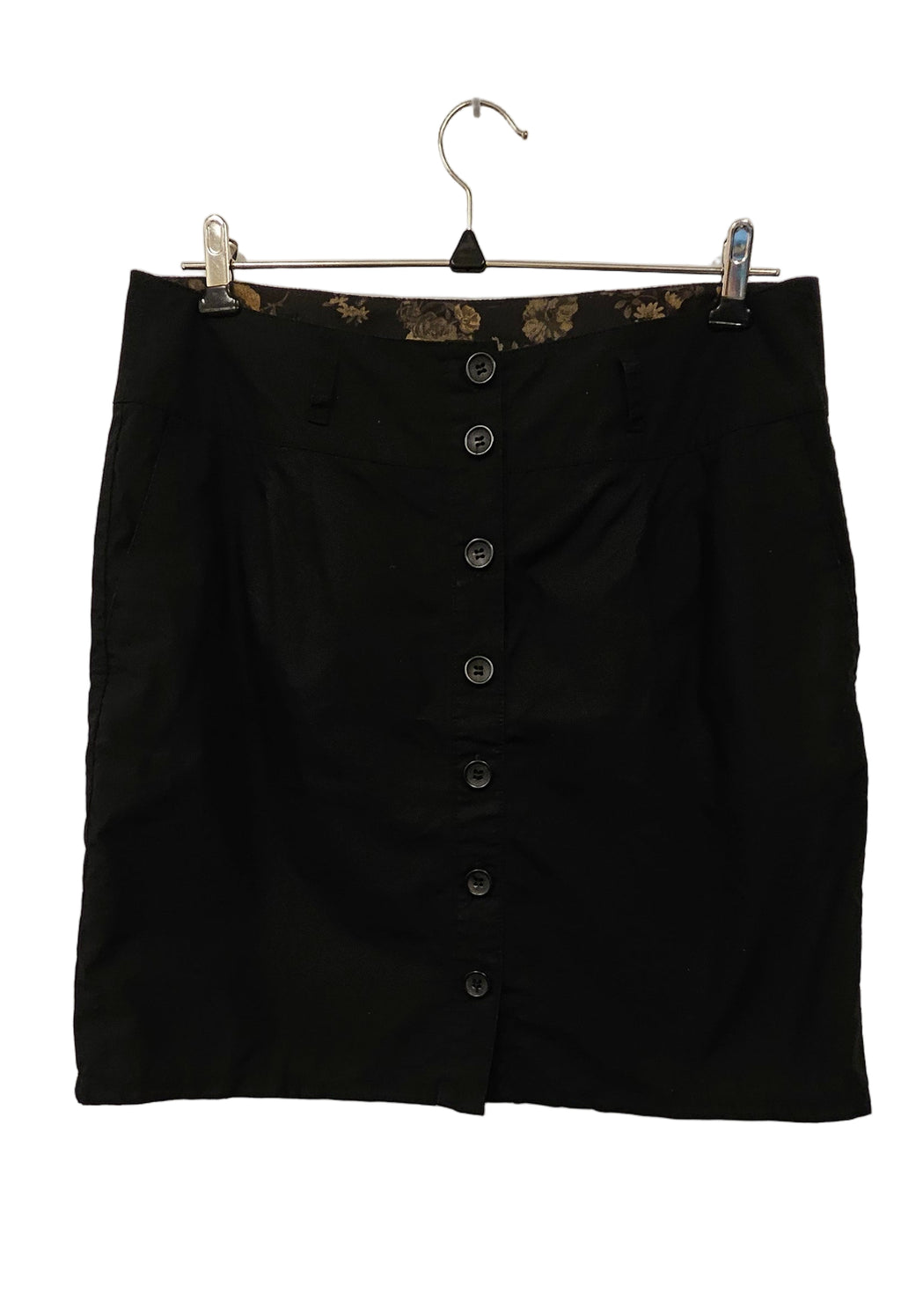 Kjol med knappar och fickor