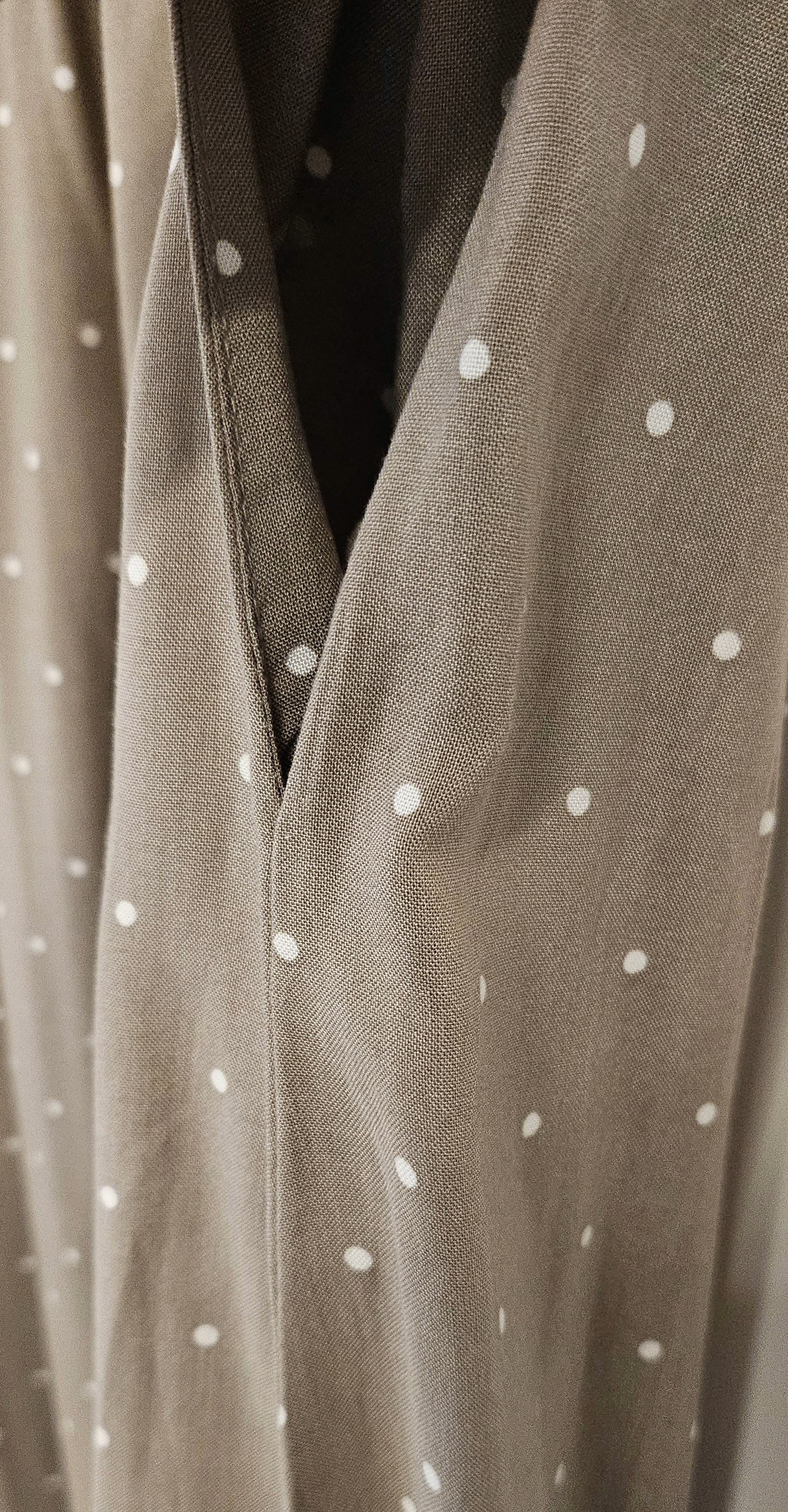 Prickig kjol med fickor