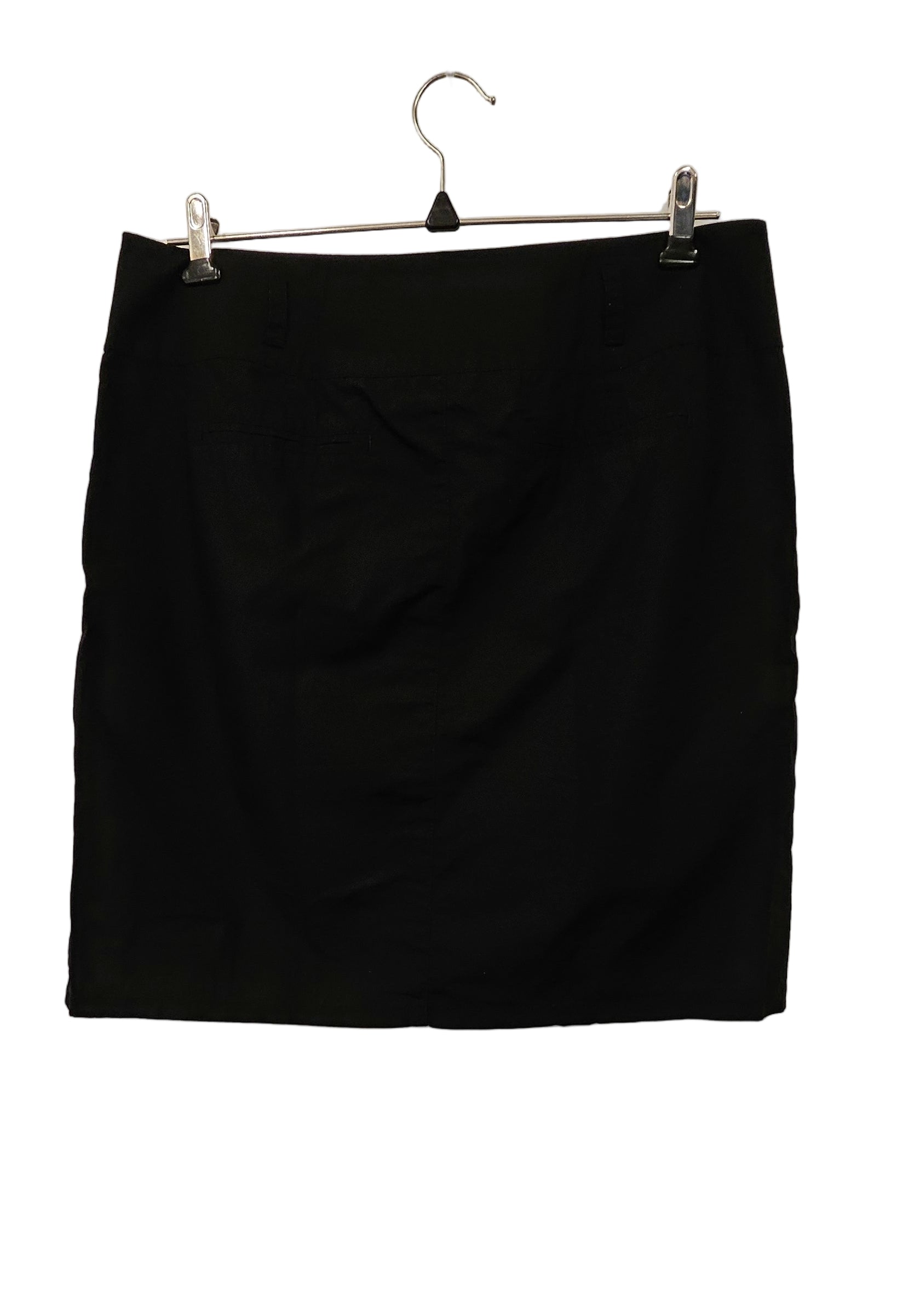 Kjol med knappar och fickor