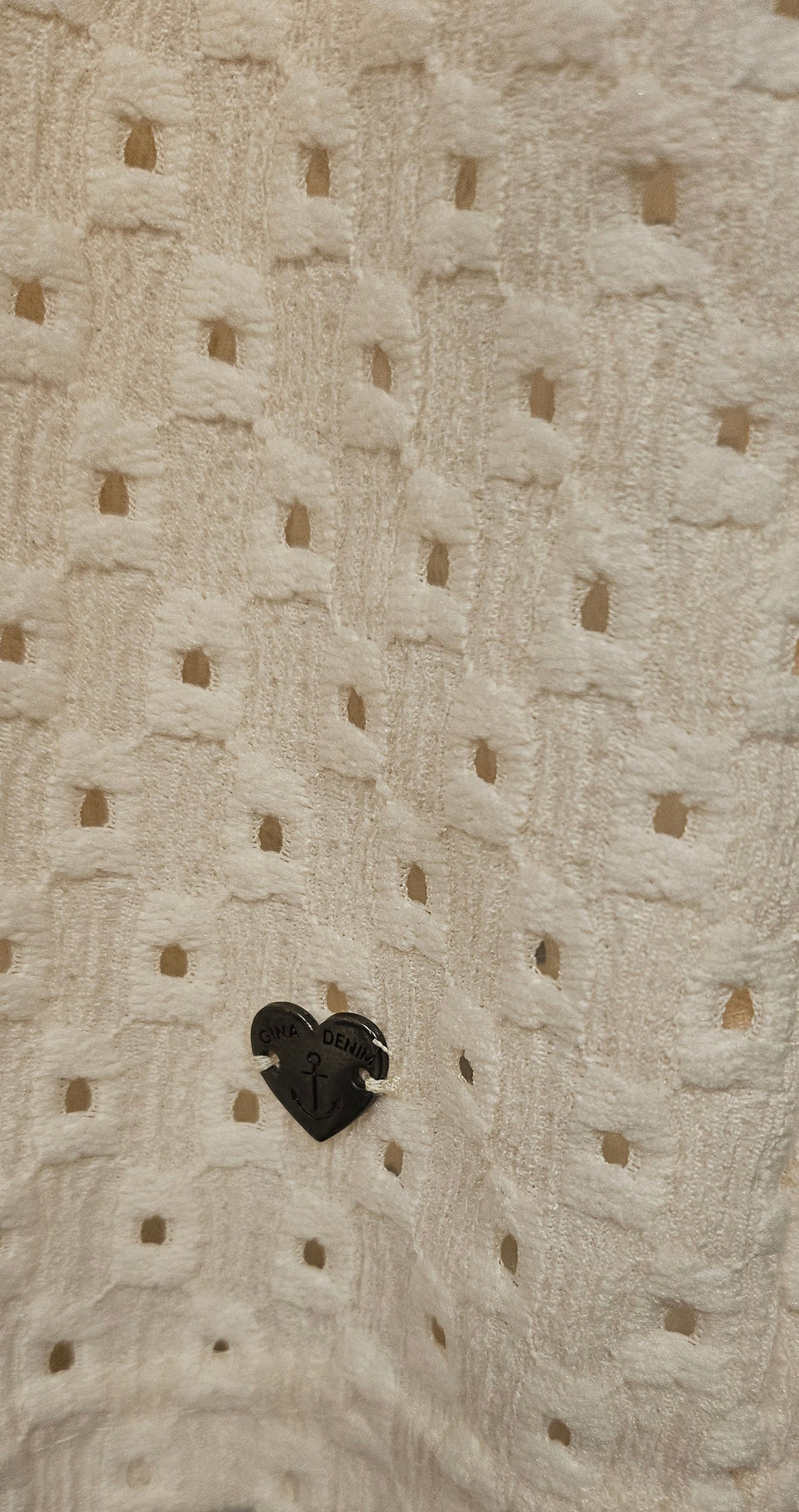 Blus med knappar bak