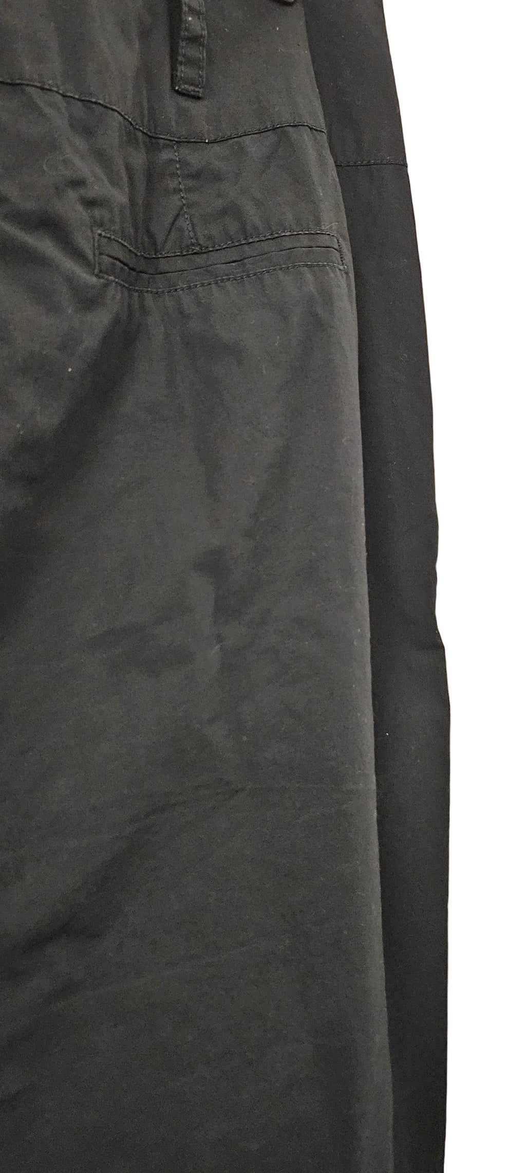 Kjol med knappar och fickor