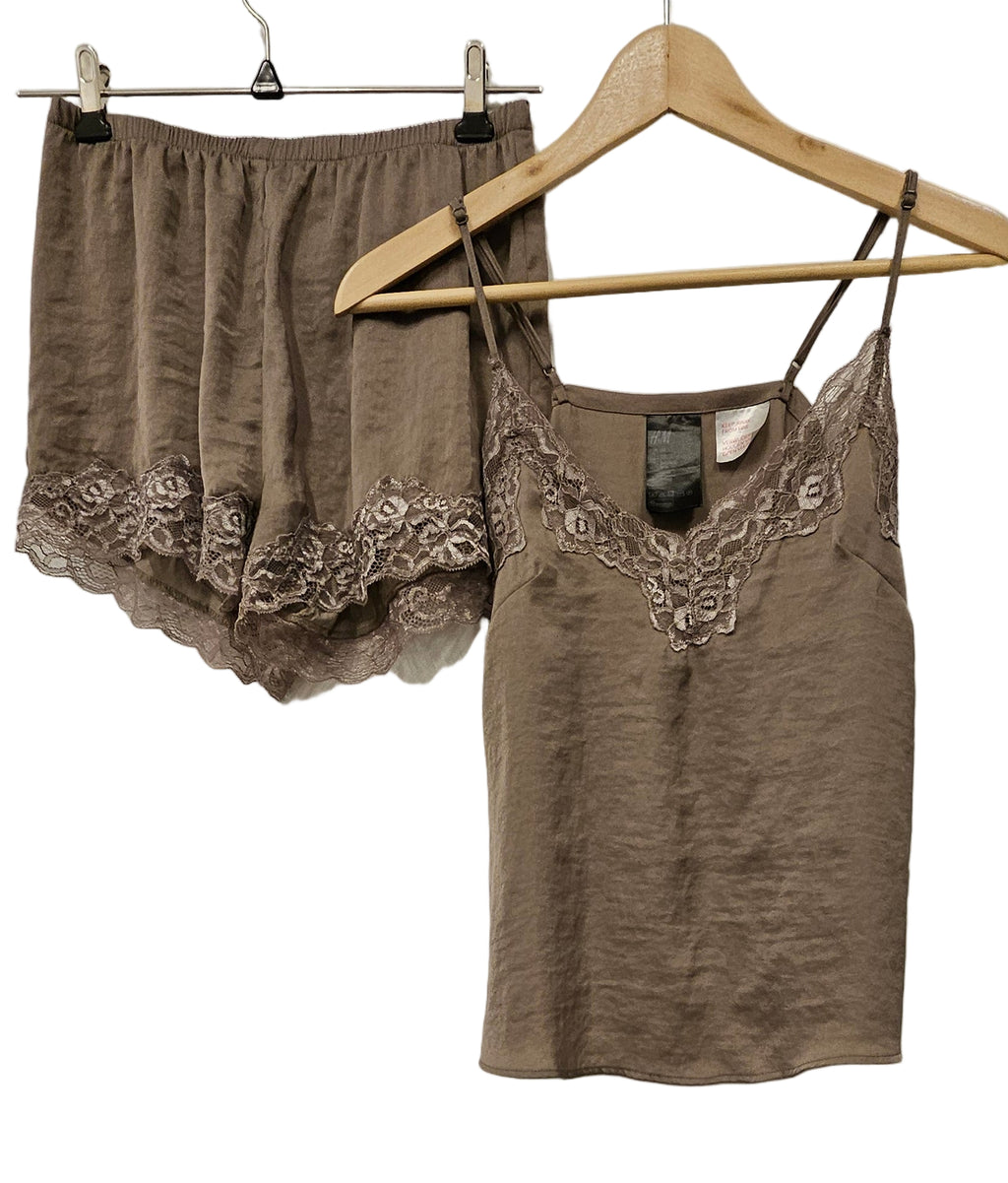 Satinpyjamas med spets