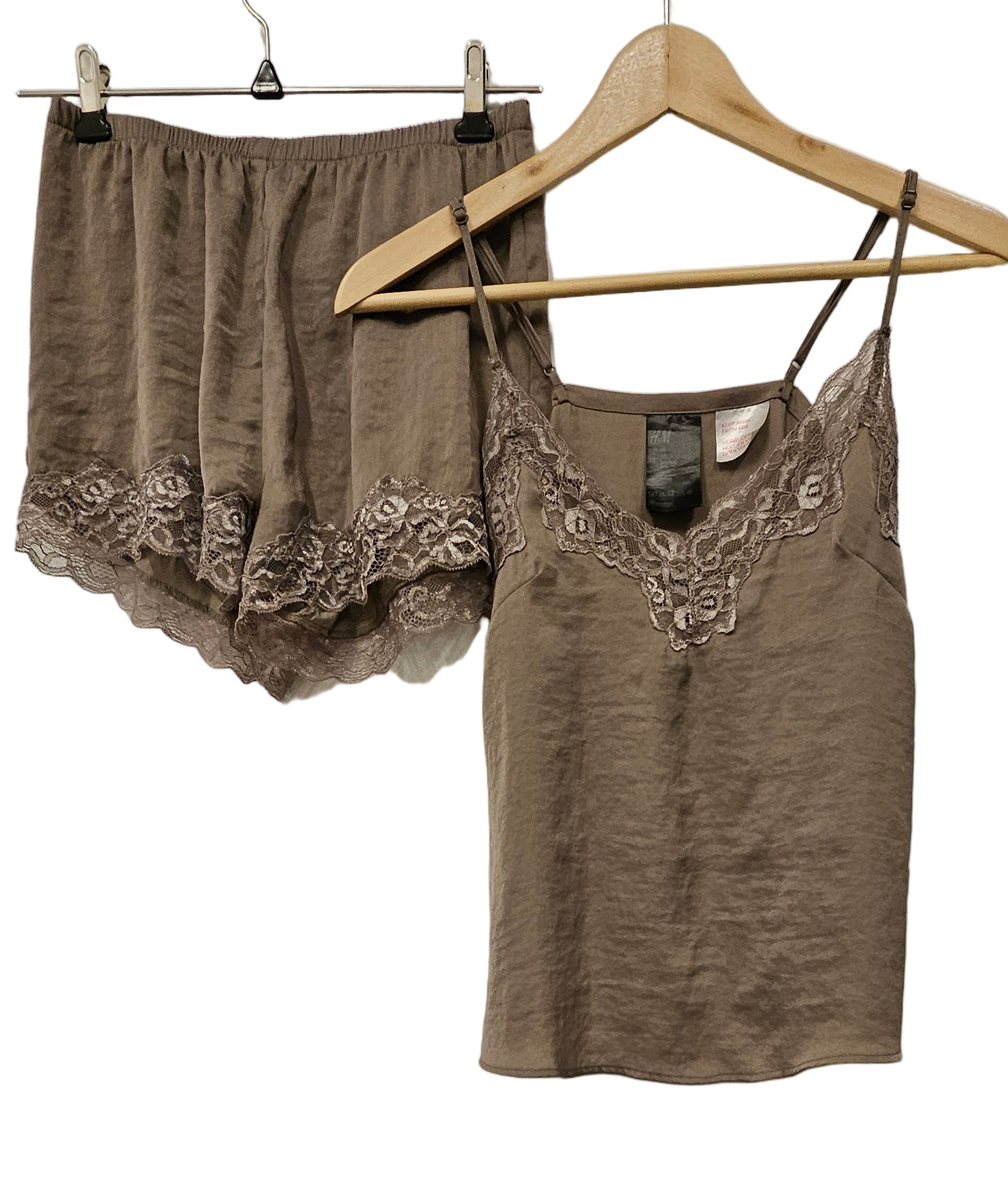 Satinpyjamas med spets