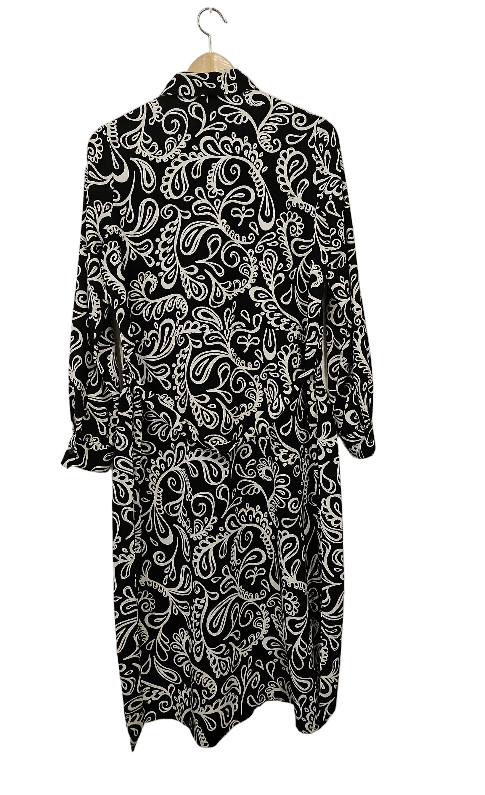 Klänning med knappar